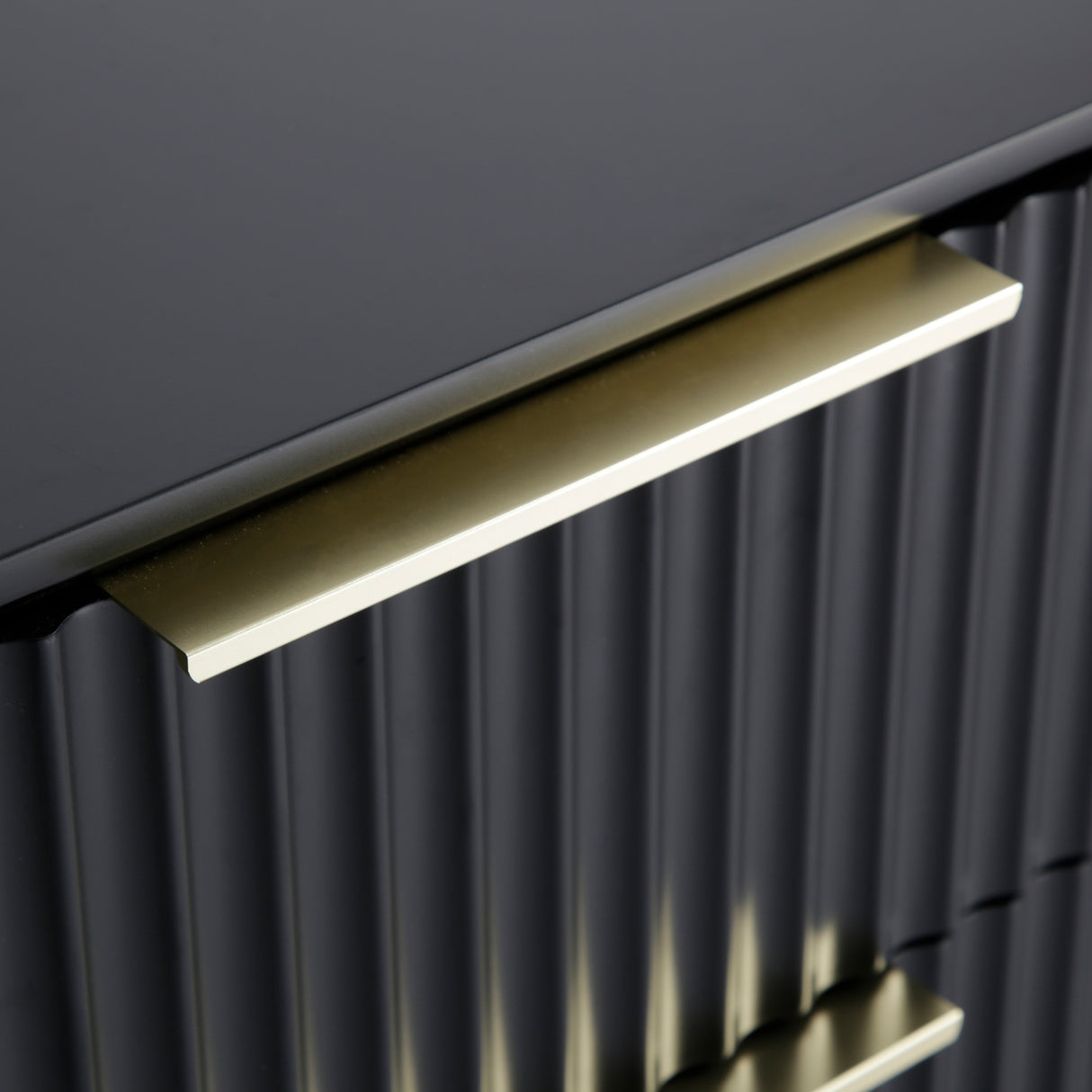 Monza – 3 Drawer Chest with Fluted Front – Black or Pale Ash