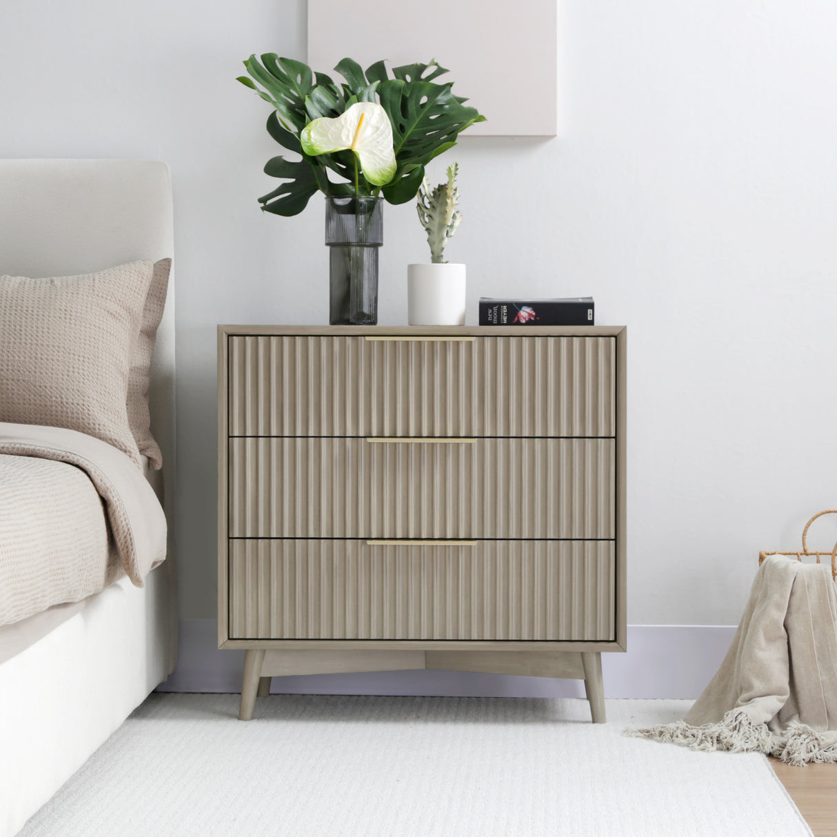 Monza – 3 Drawer Chest with Fluted Front – Black or Pale Ash