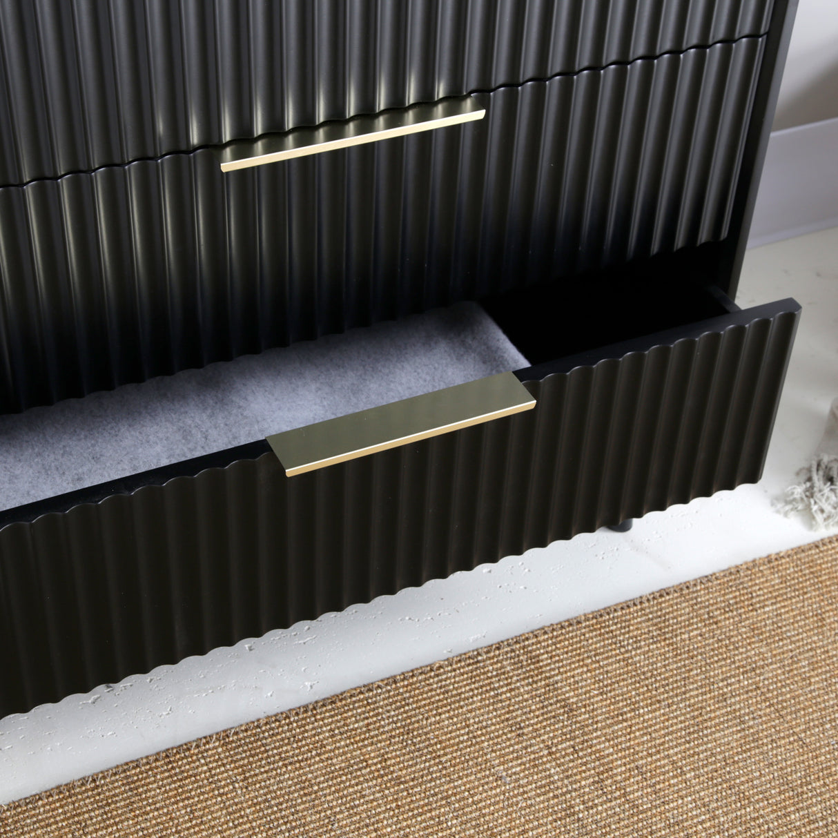 Monza – 3 Drawer Chest with Fluted Front – Black or Grey