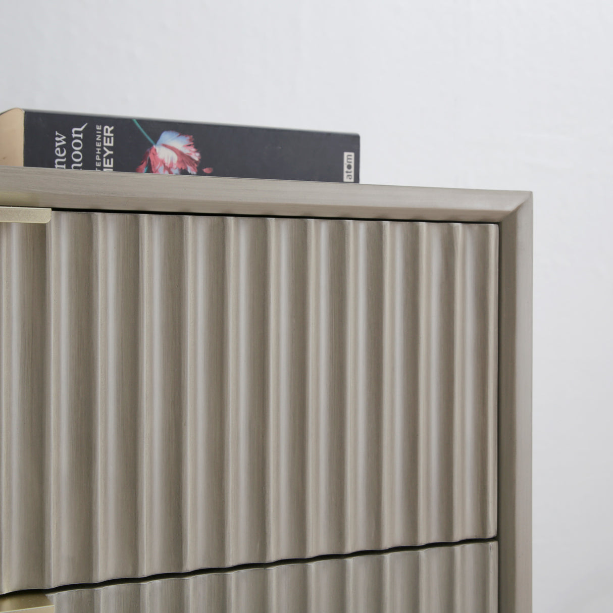 Monza – 3 Drawer Chest with Fluted Front – Black or Grey