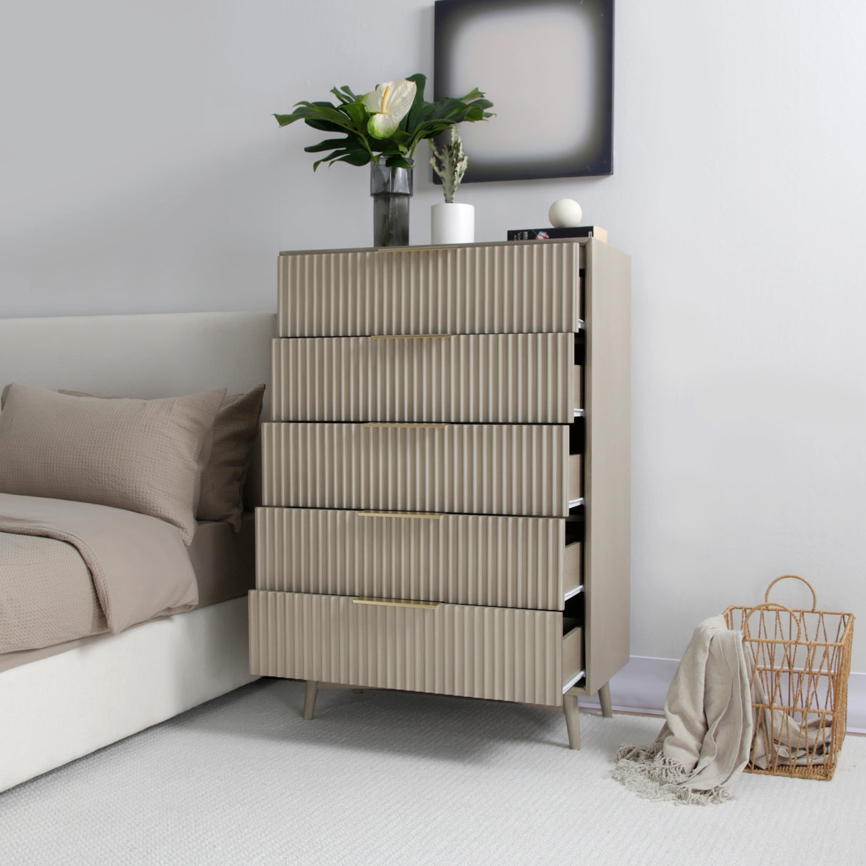 Monza – Tall Chest of 5 Drawers with Fluted Detailing – Black or Grey