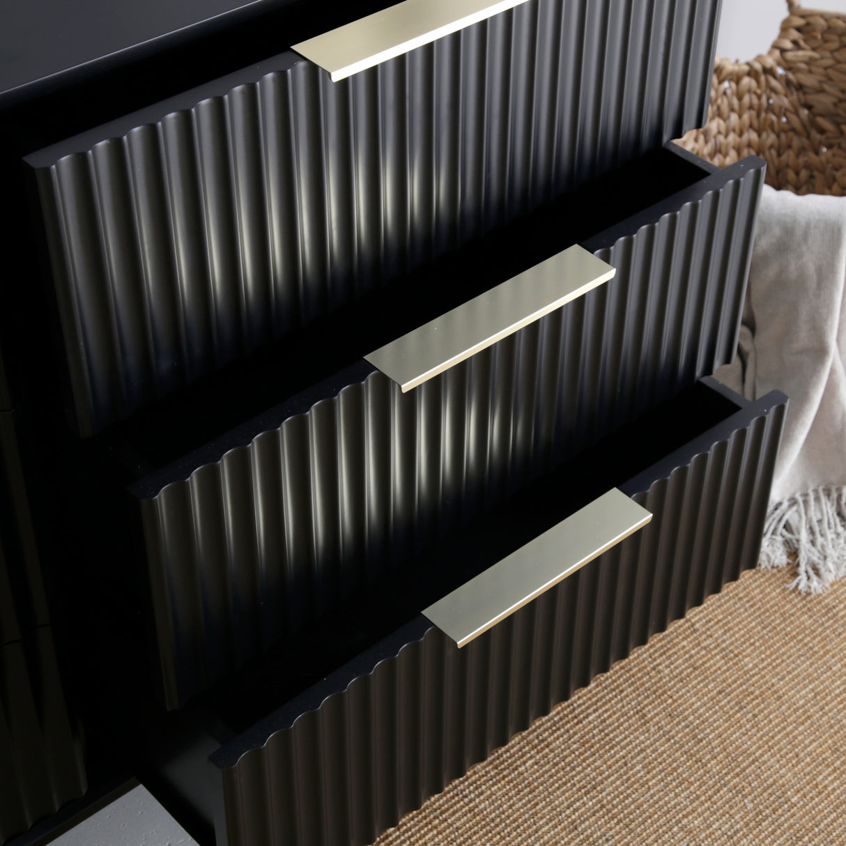 Monza – 6 Chest of Drawer with Fluted Front – Black or Grey